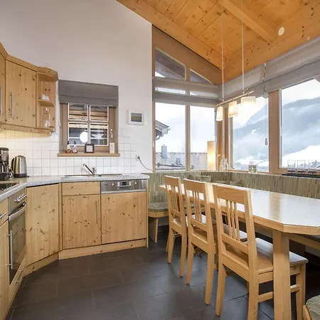 Chalet Luxurious With Sauna In Koenigsleiten
